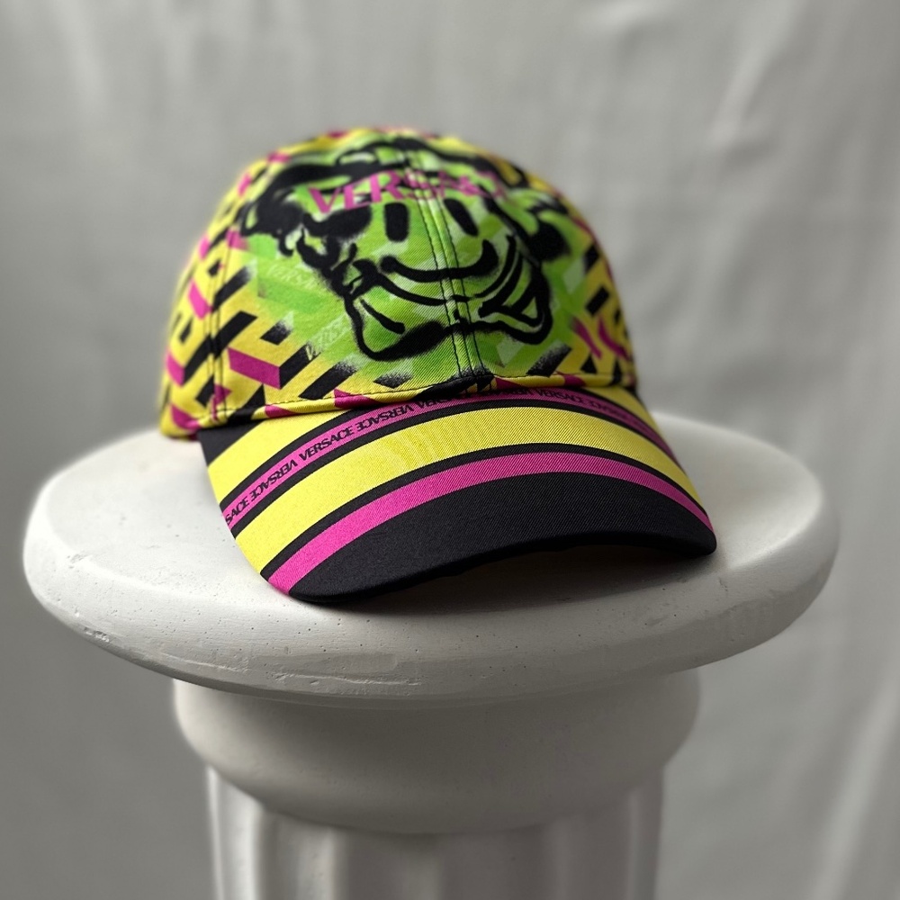 Versace - Picture 2 of 3